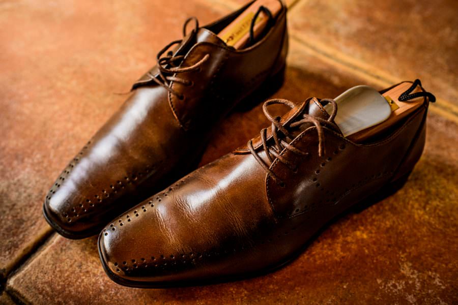 grooms shoes wedding at Convento de las Capuchinas