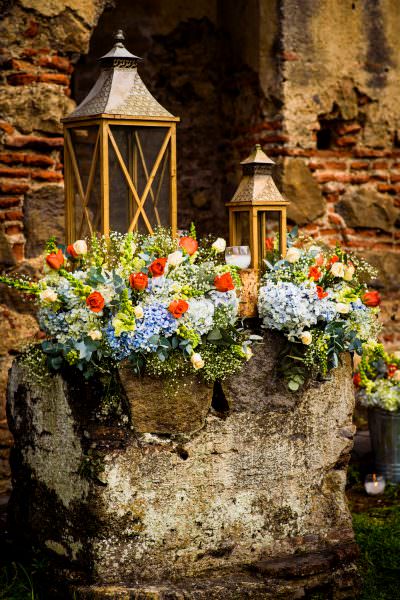 flower arrangement at wedding at Convento de las Capuchinas in Antigua, Guatemala.